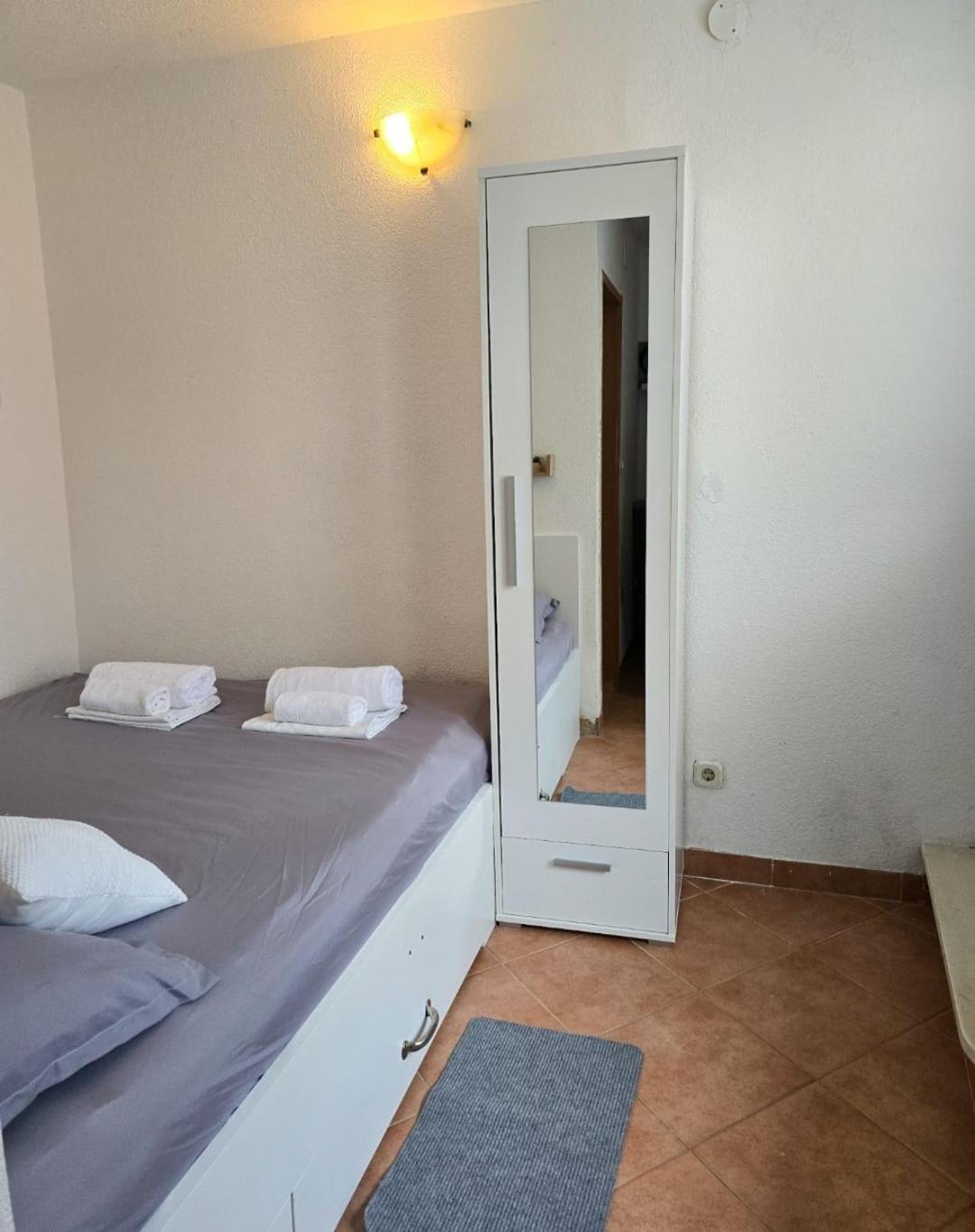 Private Bedroom With Bathroom Baska Voda Ngoại thất bức ảnh